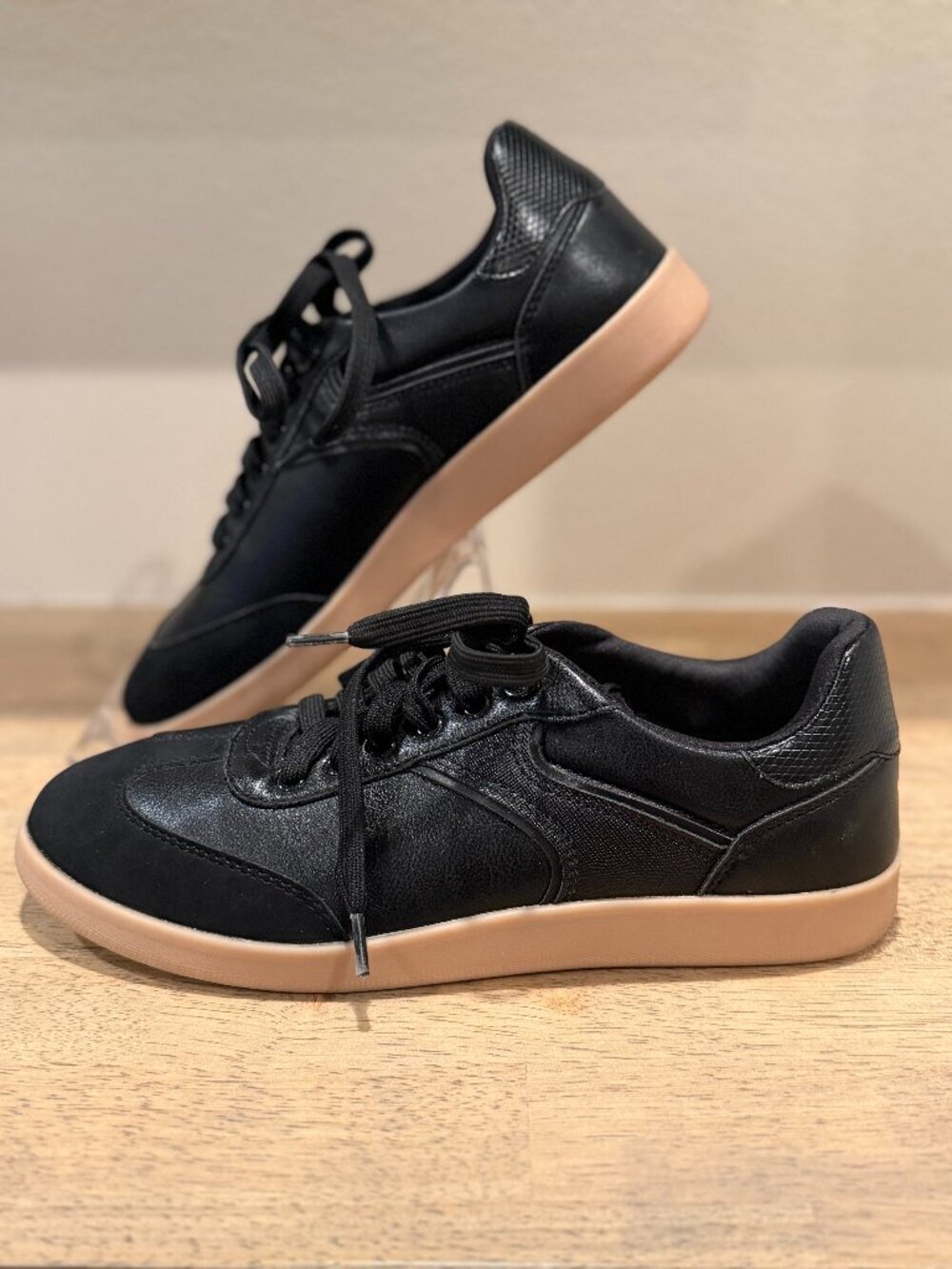 Aldo Black & Tan Sneakers Women’s Size 8 Low Top Casual Shoes